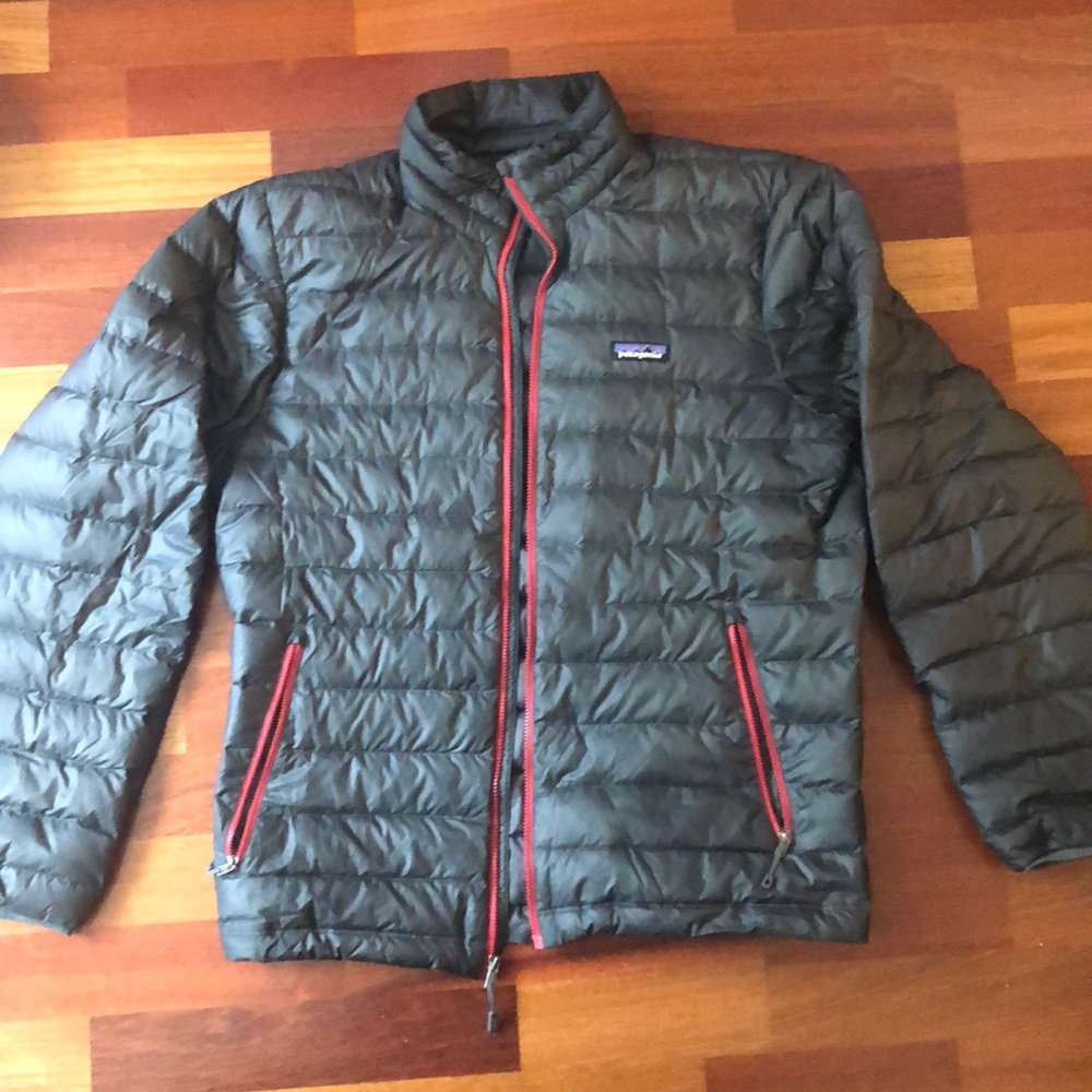 Men’s Patagonia Down Jacket (Medium)
